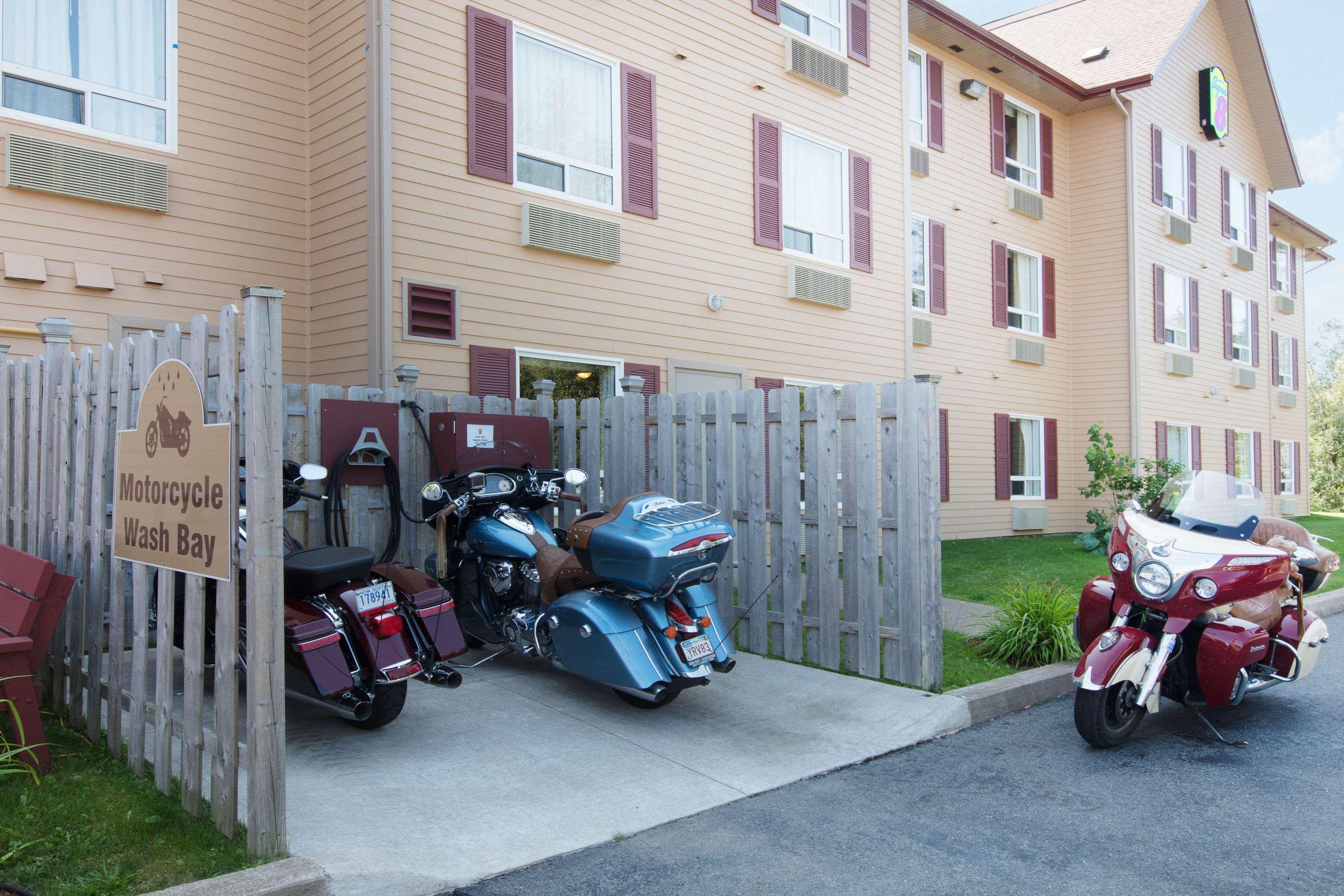 Super 8 By Wyndham Amherst Ns Hotel Exterior photo